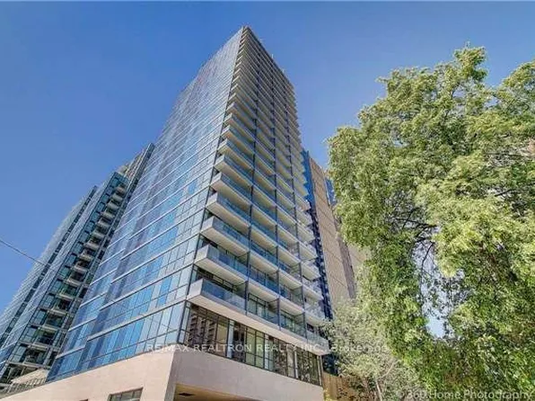 210 Simcoe St, Toronto, ON