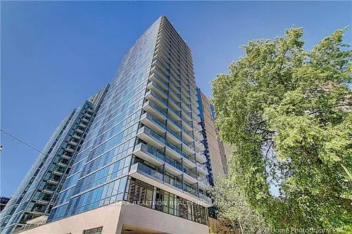 210 Simcoe St Photo 1