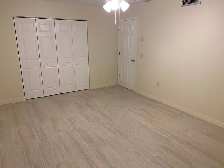 2385 Poinsettia Dr — Photo 9
