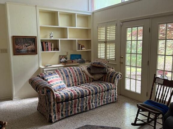 4th image of 3723 47th St