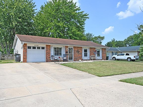 2nd image of 939 Essex Dr