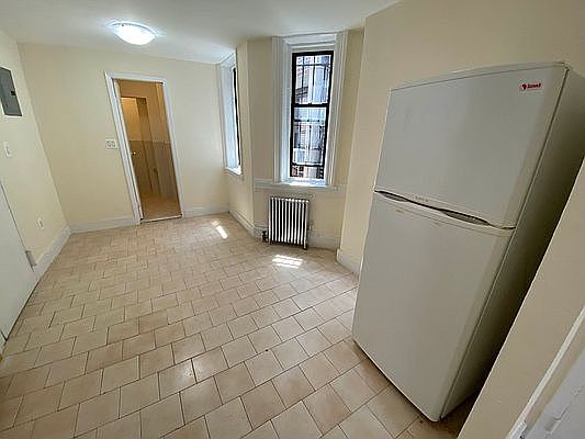 5th image of 693 10th Ave APT 5RS