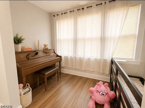 4th image of 81 Delmar Pl