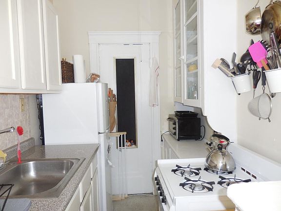 5th image of 63 Woodstock Ave #9GH