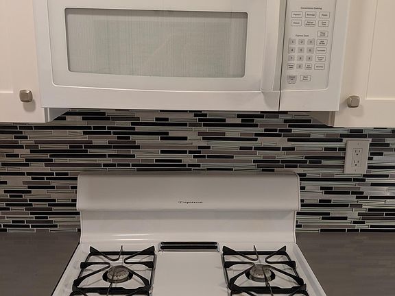 5th image of 5640 N Gladys Ave APT E