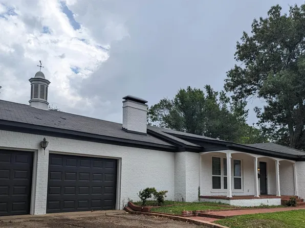 1105 S Azalea Dr, Tyler, TX 75701
