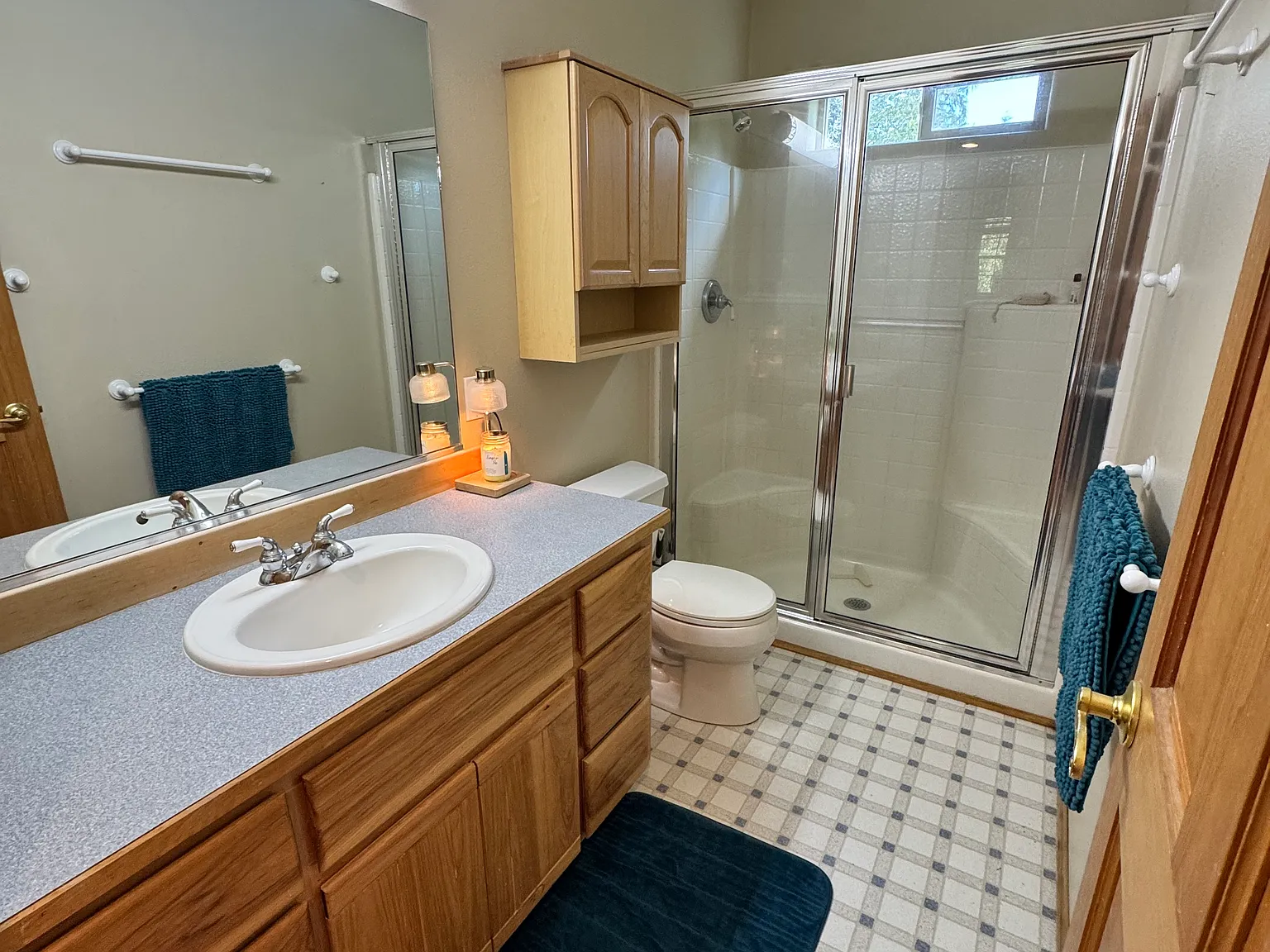 4 bed, 2.5 bath, 2083 sqft, $3,000 — Photo 3