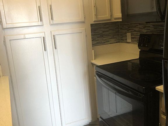 2nd image of 1105 Amherst Dr #2012