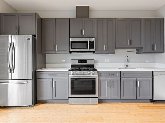 3rd image of 3432 W Melrose St #1