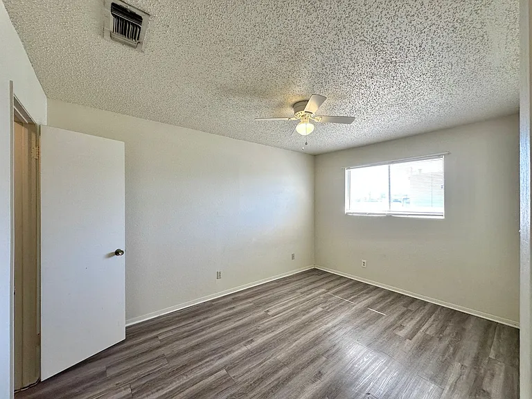 2101 Robert E Lee Dr — Photo 28