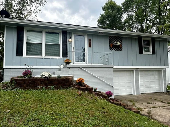 805 Ash St, Harrisonville, MO 64701