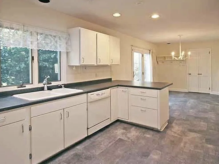 1121 Club House Rd — Photo 5