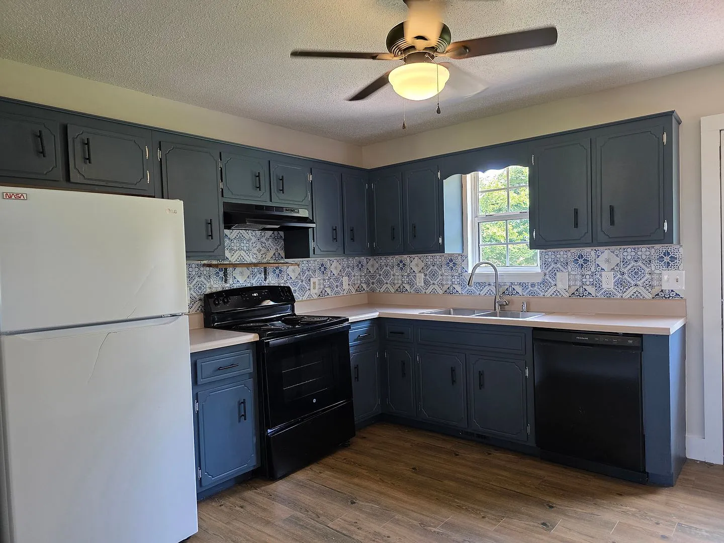 Close to I-24 and Fort Campbell — Photo 3