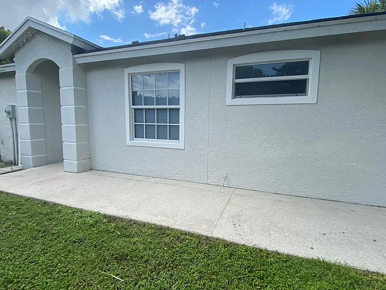 130 Sparrow Dr — Photo 1