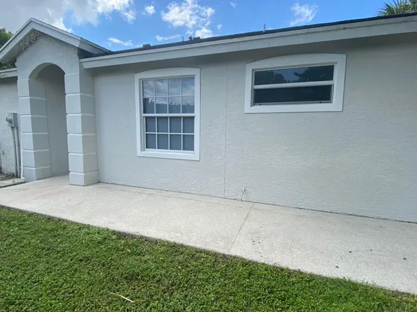 130 Sparrow Dr, West Palm Beach, FL 33411