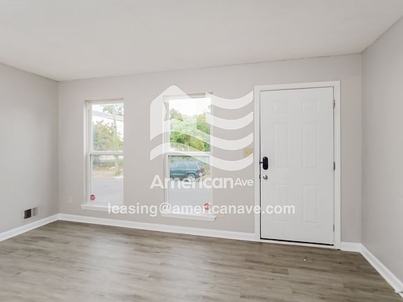 845878_004_wm_-_living_room_13148659.jpg