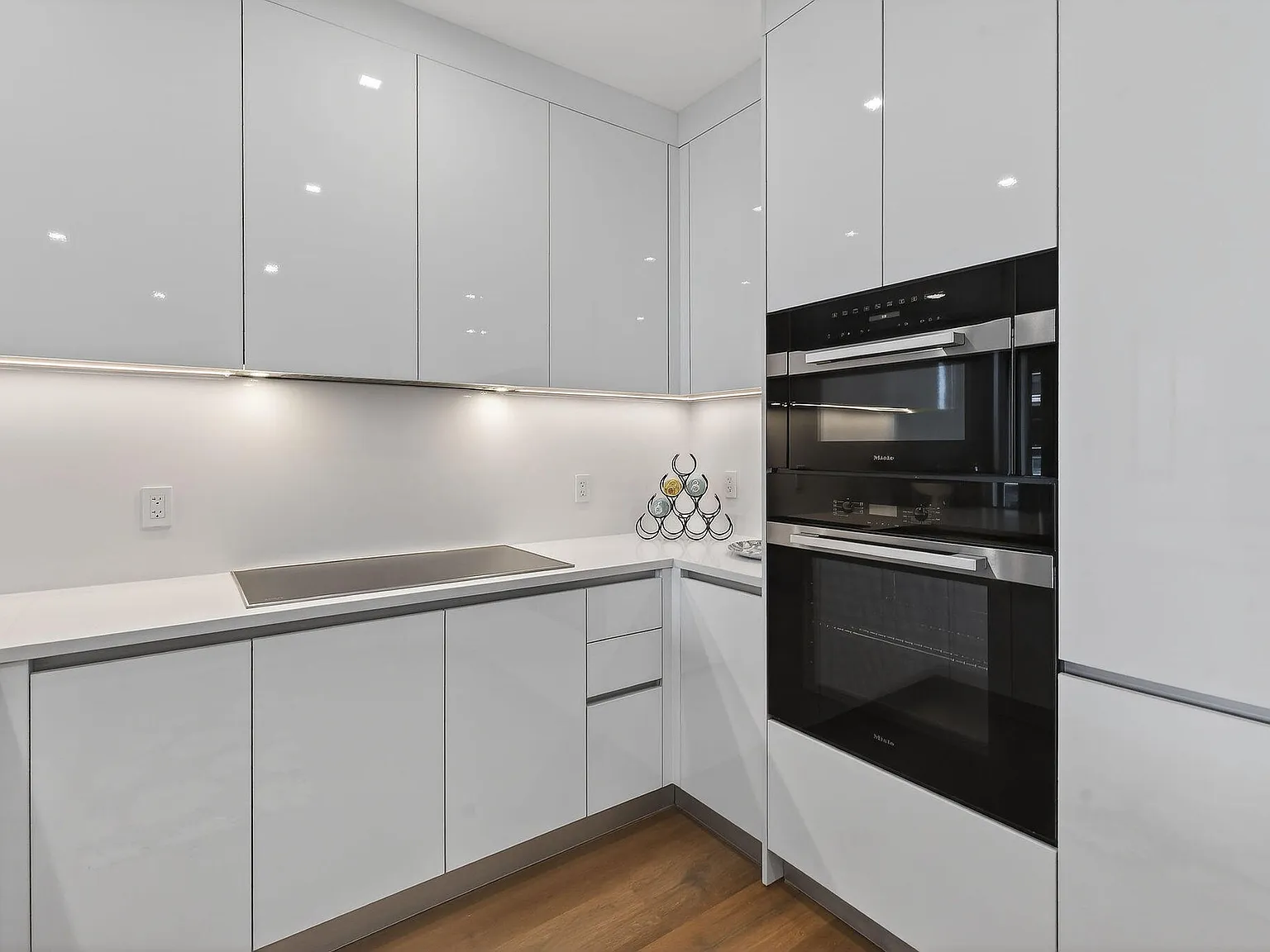 2 bed, 2.5 bath, 1511 sqft, $6,500 — Photo 3