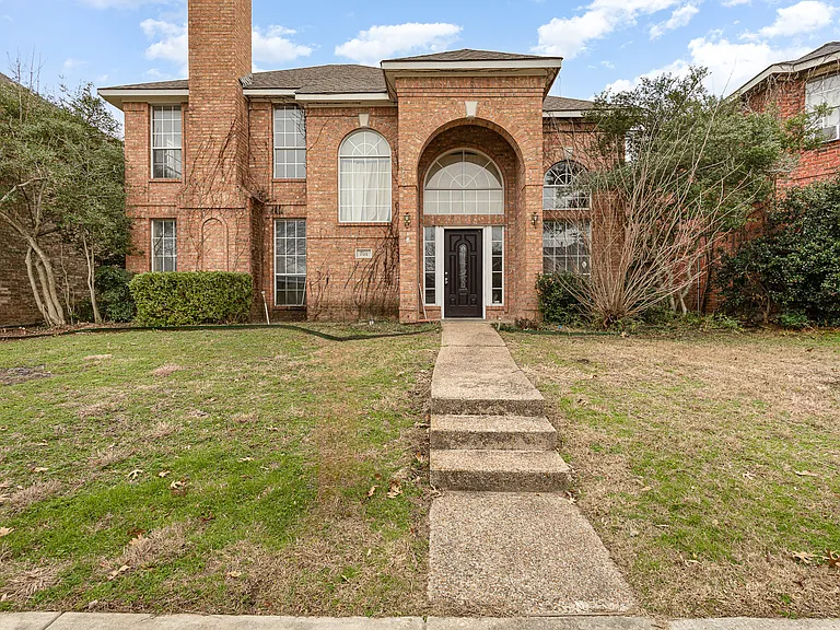 704 White Oak St — Photo 1