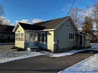 105 Wood St, Charlevoix, MI 49720