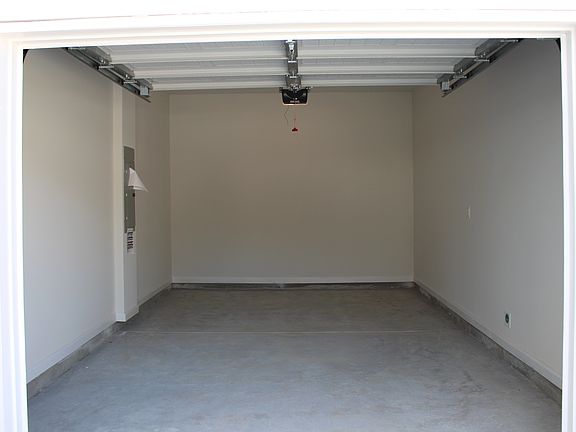 4th image of 422 Sylvie Dr