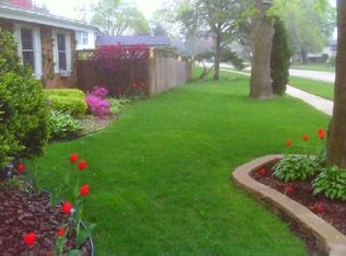 680 Sunnyside Rd, Roselle, IL 60172