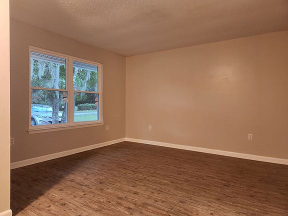 4th image of 9605 Lehigh Ave Unit B