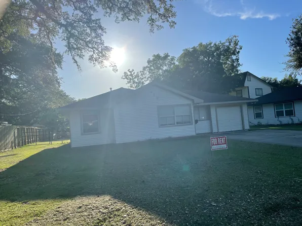 410 Gardenia St, Lake Jackson, TX 77566