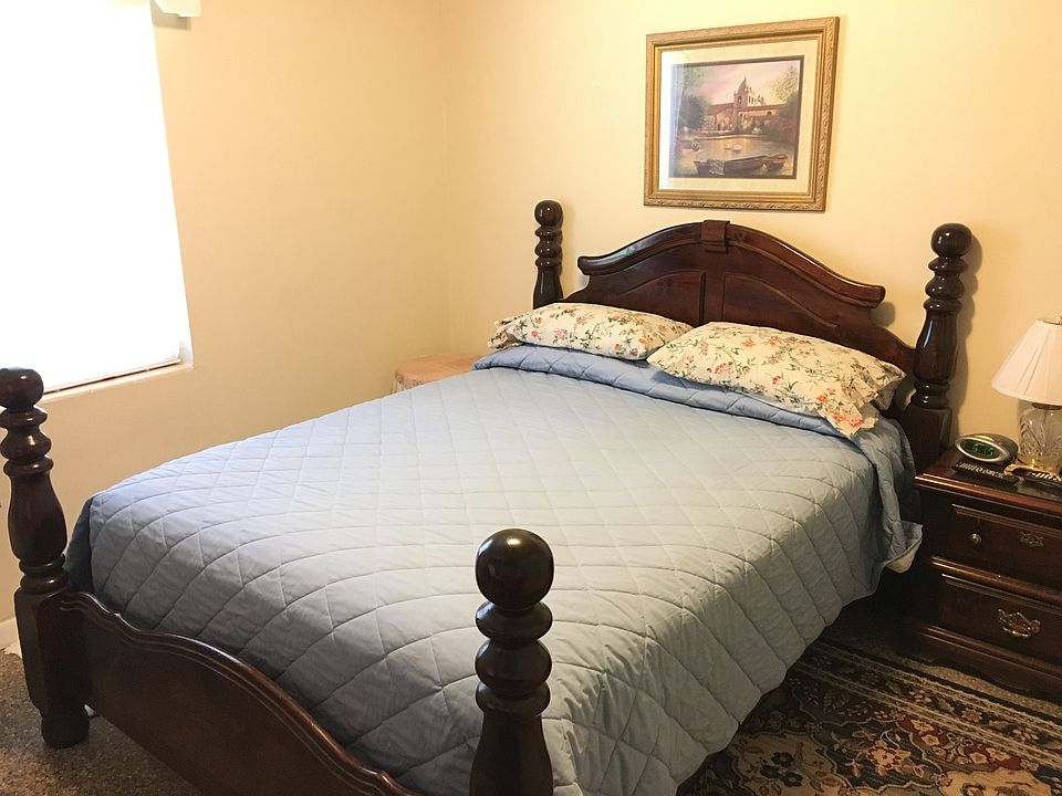 Master queen bed
