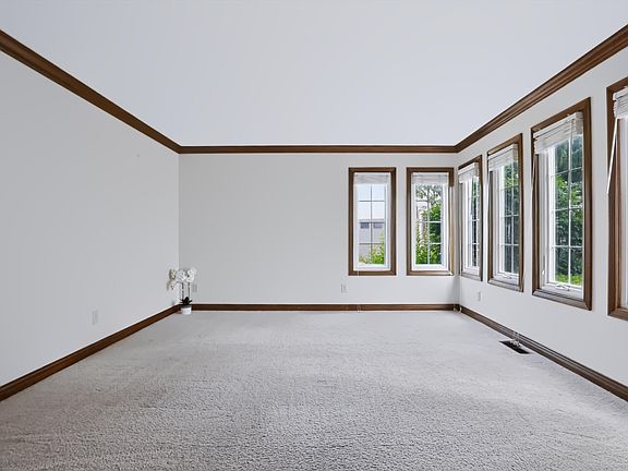 4th image of 1831 Knaphill Ct