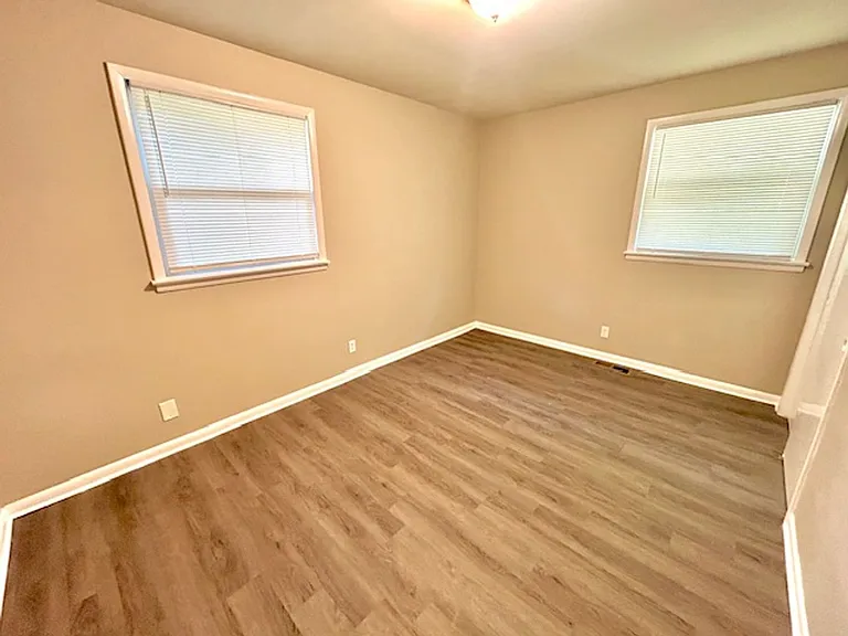3902 Lakeview Dr — Photo 15