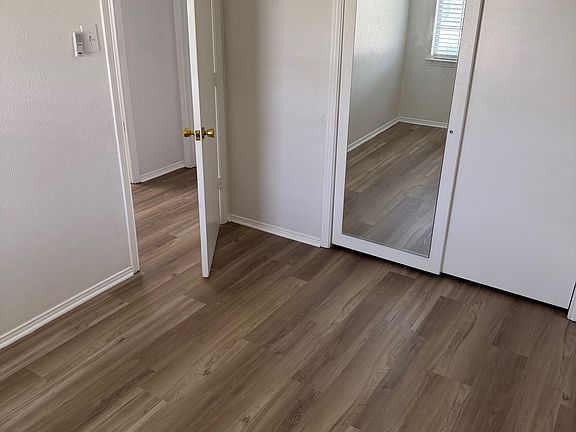 5th image of 2405 Lakeview Cir #2407