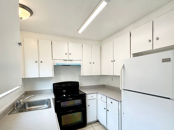 2nd image of 109 Freeway Dr #109