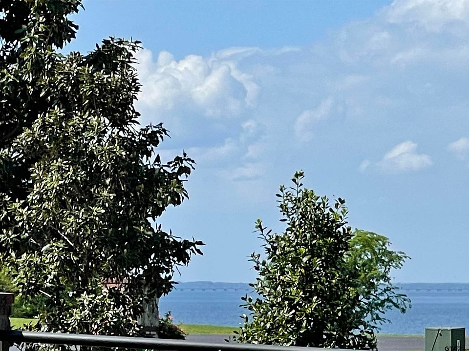 1st image of Bayside Dr