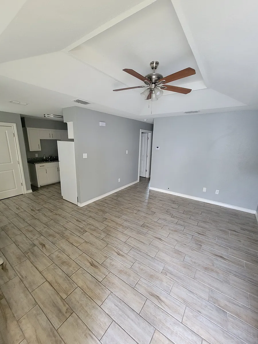 Building Photo - 1209 N Francisco Ave #1