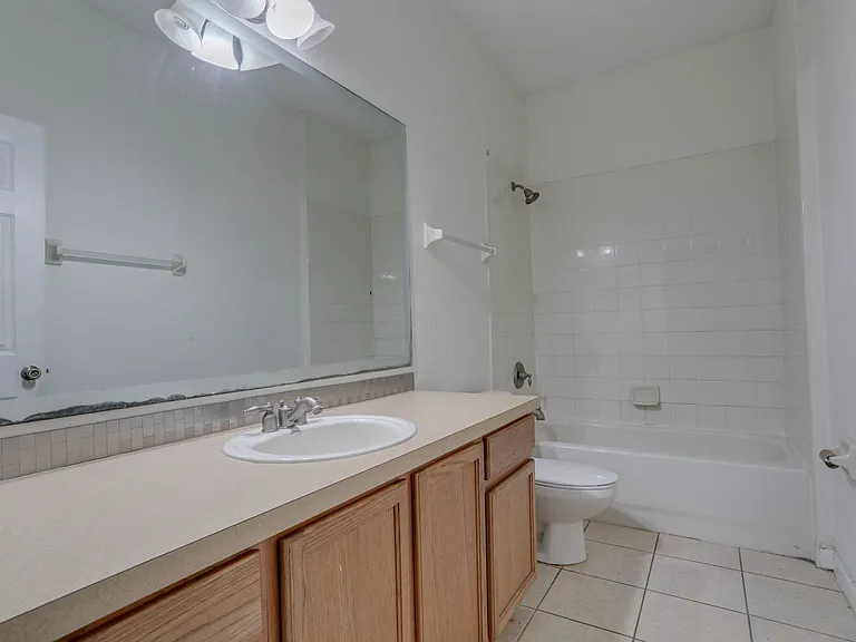 4977 Pall Mall St W — Photo 22