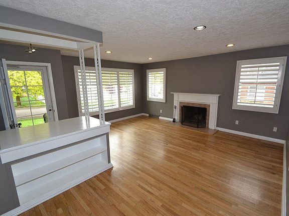 3rd image of 2309 E Wilson Ave