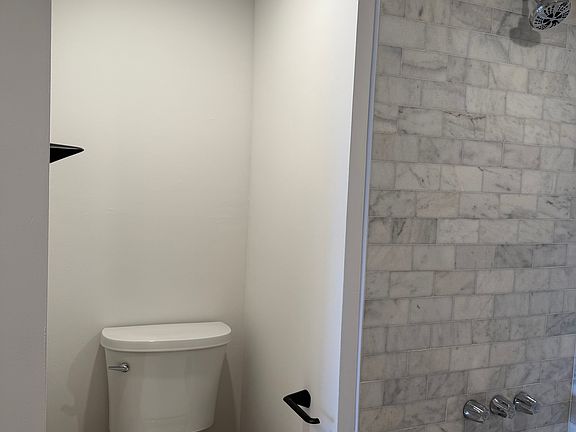 5th image of 2935 NE 163rd St APT 3K