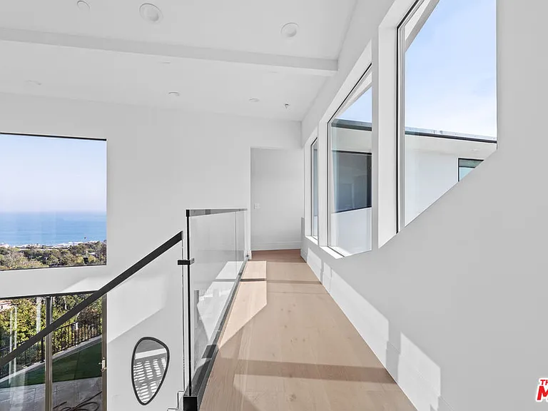 6380 Meadows Ct — Photo 17