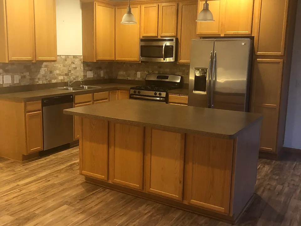 4725 Victor Path