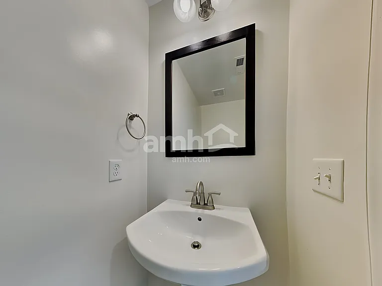 204 Castlebrook Dr — Photo 8