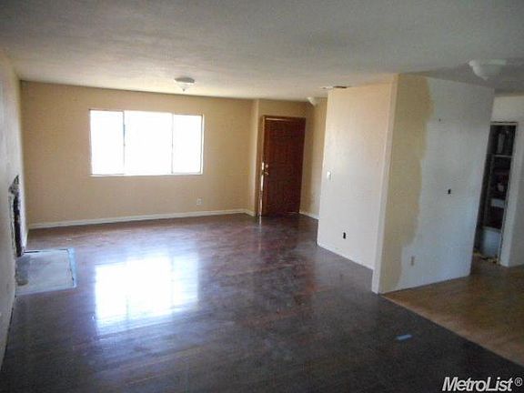 4th image of 4445 Bollenbacher Ave