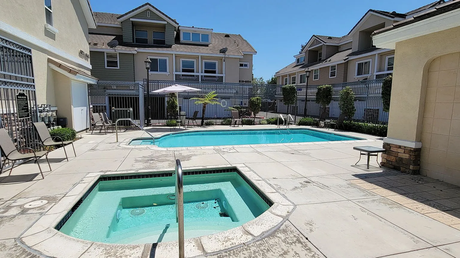 Gorgeous "Lincoln Square" Condo! — Photo 4