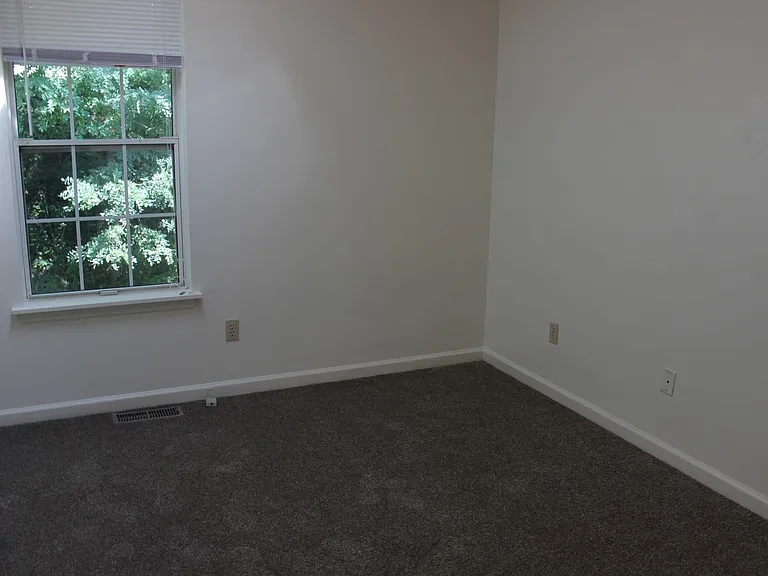800 Patrick Henry Dr — Photo 11