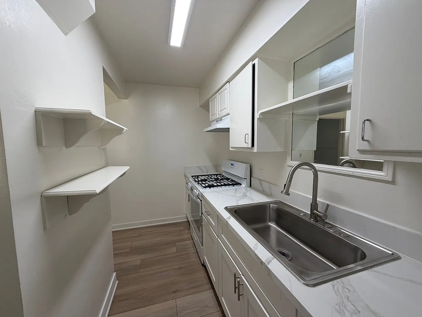 Move in Special and Recently Reduced Monthly-Escondido 1 bedroom 1 bath apartment for rent — Photo 1