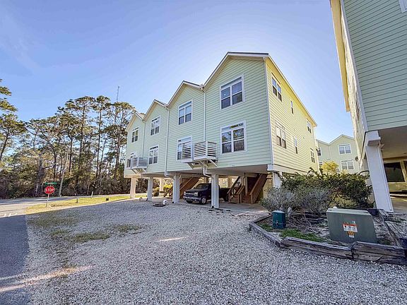 4th image of 709 SE 3rd St #D