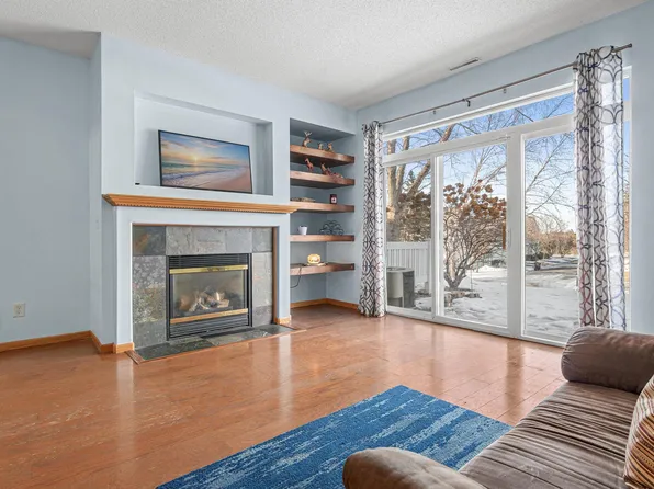 1035 Providence Dr, Shakopee, MN 55379