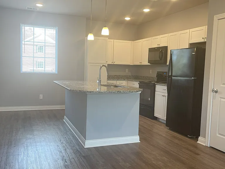 Train Station Apartments — Photo 3