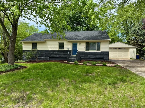 5458 Vincent Ave, Waterford, MI 48327