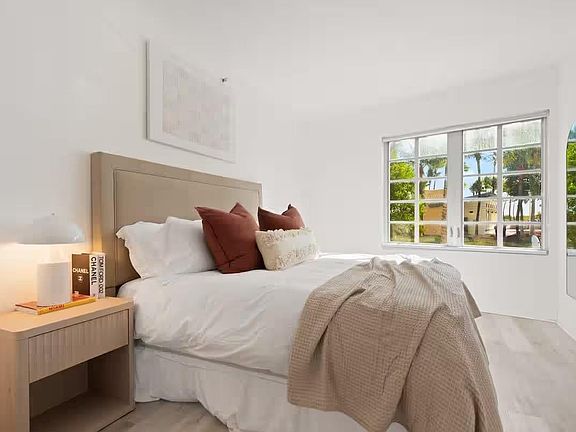 4th image of 530 Ocean Drive