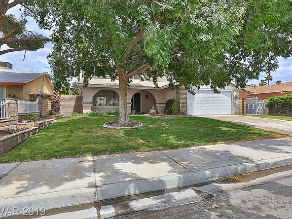 2nd image of 401 Courtney Ln